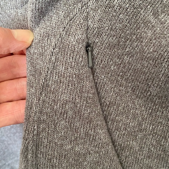 Lands’ End pullover—size L - Picture 7 of 10